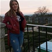 Estudiante de Educación Infantil, da clases de refuerzo a niños de primaria